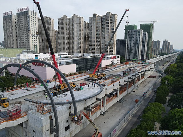 宁马城际铁路施工现场。谷敏摄